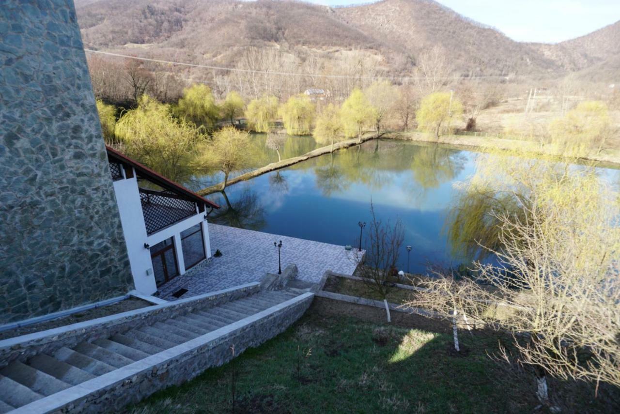 Отель Conacul Lacurilor Бэиле-Еркулане Экстерьер фото